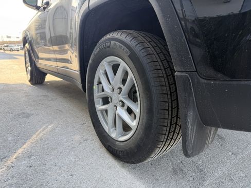 New 2025 Jeep Grand Cherokee Laredo X w/ Luxury Tech Group I image 13