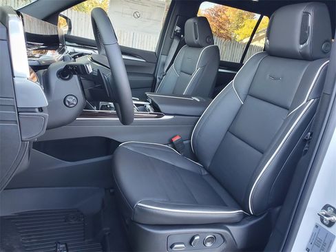New 2026 Cadillac Escalade Luxury w/ LPO, Floor Liner Package image 6