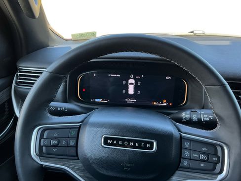 Used 2024 Jeep Wagoneer Series III AWD/4WD image 12