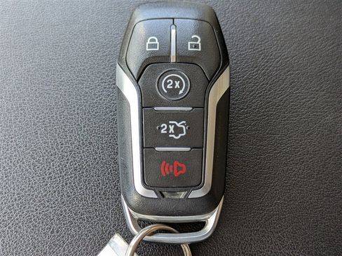 Used 2016 Ford Edge Titanium w/ Technology Package image 32