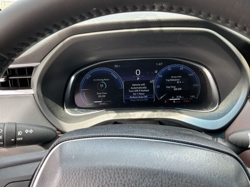 Used 2023 Toyota Venza Limited AWD/4WD image 21