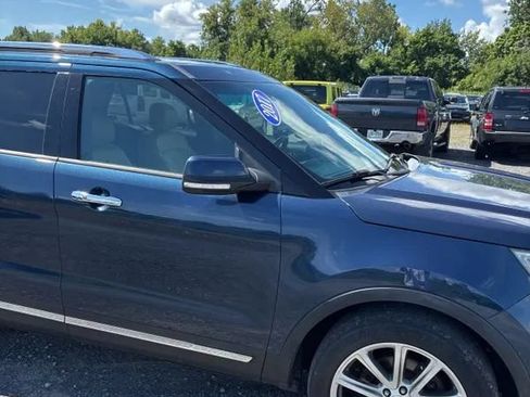 Used 2017 Ford Explorer Limited w/ Equipment Group 301A AWD/4WD image 16