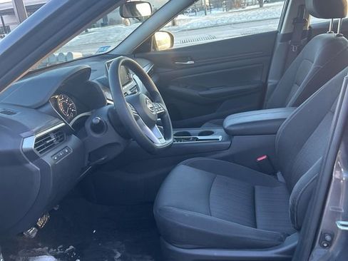 Used 2025 Nissan Altima 2.5 SV image 11