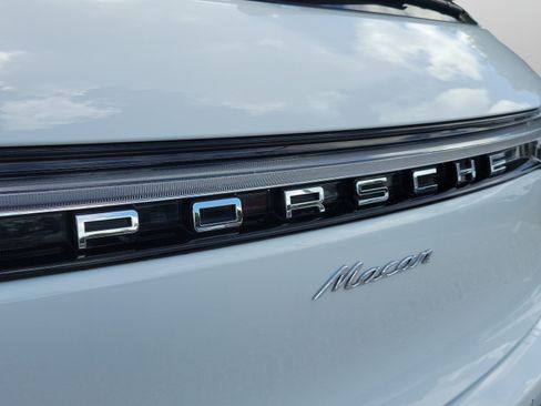 Used 2024 Porsche Macan AWD/4WD image 29