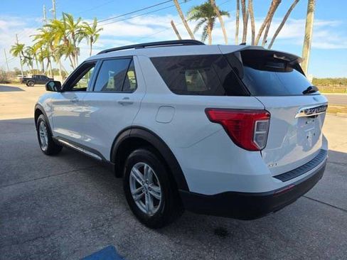 Used 2023 Ford Explorer XLT image 2