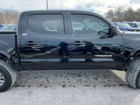 Certified 2018 Toyota Tacoma SR5 image 9