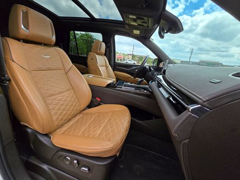 Used 2024 Cadillac Escalade Sport AWD/4WD image 13