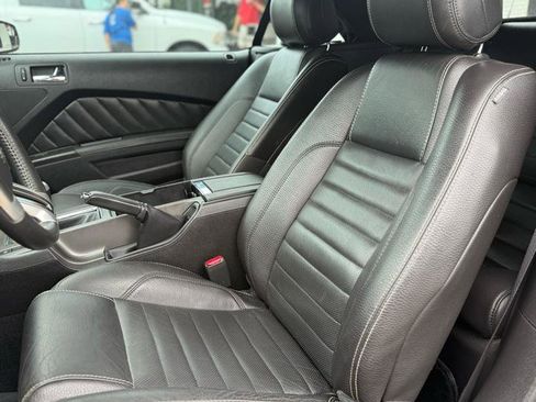 Used 2011 Ford Mustang GT Premium w/ Electronics Pkg RWD image 8
