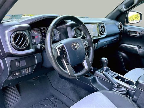 Certified 2020 Toyota Tacoma TRD Off-Road w/ Technology Package AWD/4WD image 16