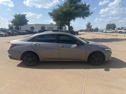 Used 2021 Hyundai Elantra SEL FWD image 6