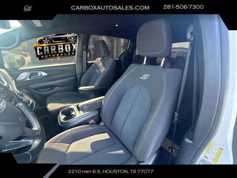 Used 2021 Chrysler Pacifica Touring w/ S Appearance Package FWD image 17