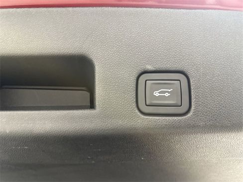 Used 2025 Chevrolet Traverse High Country image 25