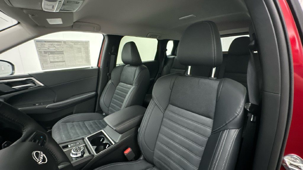 New 2026 Nissan Rogue SL AWD/4WD image 9