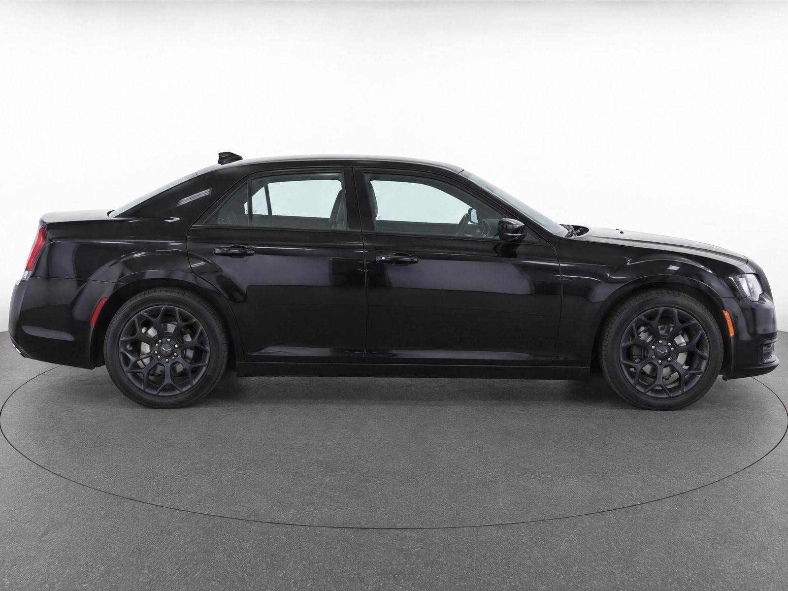 Used 2019 Chrysler 300 S RWD image 8