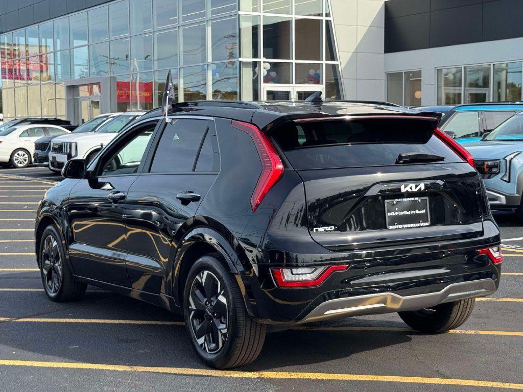 Certified 2025 Kia Niro Wave w/ Wave Preserve Package FWD image 7