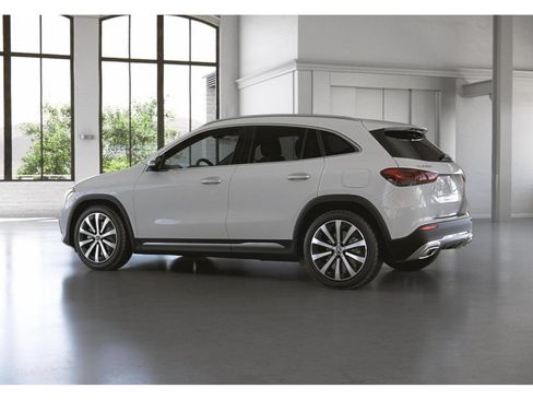 Certified 2022 Mercedes-Benz GLA 250 4MATIC image 32