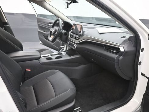 Used 2025 Nissan Altima 2.5 SV FWD image 26