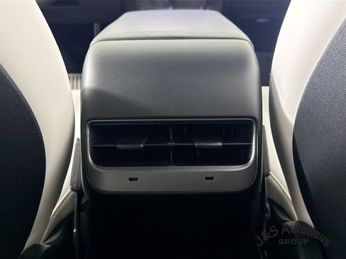 Used 2022 Tesla Model Y Performance AWD/4WD image 31