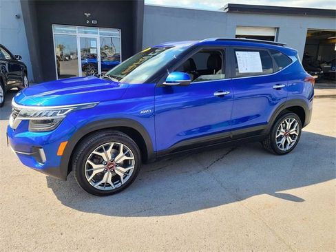 Used 2021 Kia Seltos SX w/ SX Sunroof Package image 2