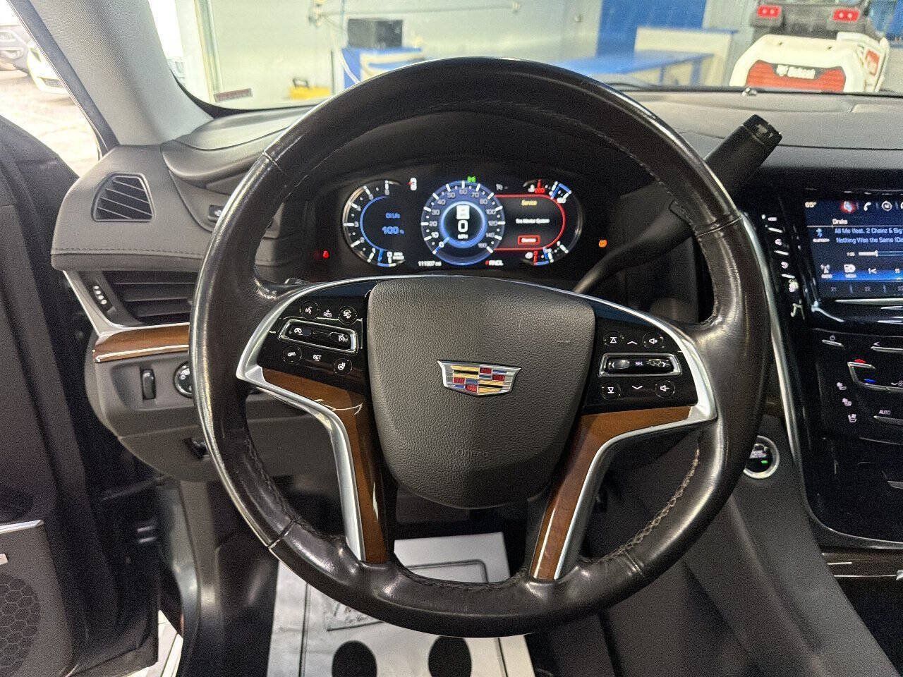 Used 2020 Cadillac Escalade ESV Premium Luxury AWD/4WD image 32