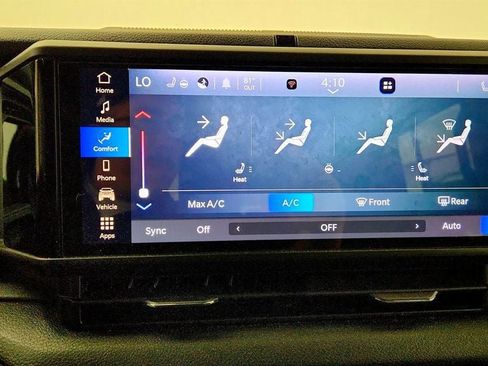 Used 2024 Jeep Wrangler Unlimited w/ Convenience Group AWD/4WD image 18
