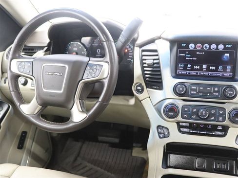 Used 2020 GMC Yukon XL Denali w/ Denali Ultimate Package AWD/4WD image 29