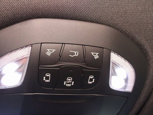 Used 2022 Chrysler Pacifica Touring image 28