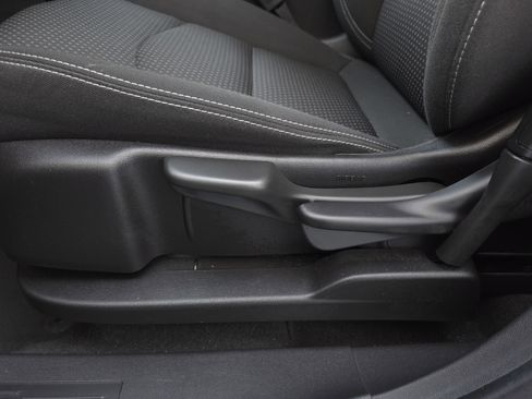 Used 2024 GMC Terrain SLE image 10