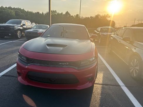 Used 2016 Dodge Charger R/T Scat Pack w/ Technology Group RWD image 2