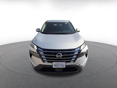 Used 2025 Nissan Rogue SV FWD image 4
