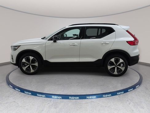 Used 2023 Volvo XC40 B5 Plus AWD/4WD image 9