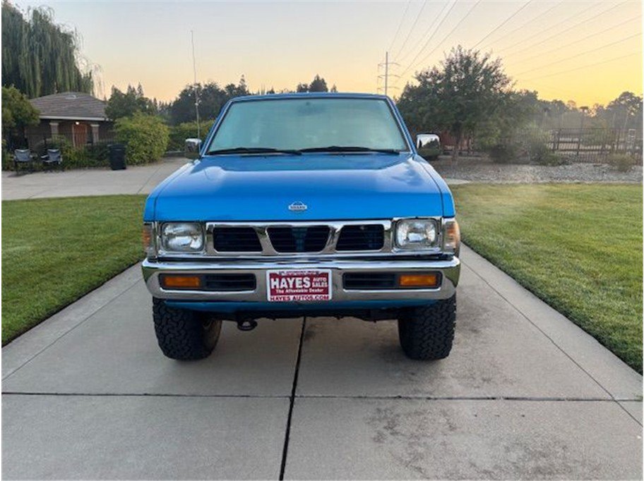 Used 1997 Nissan Pickup 4x4 King Cab image 2