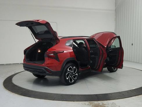 Used 2026 Chevrolet Trax RS FWD image 16