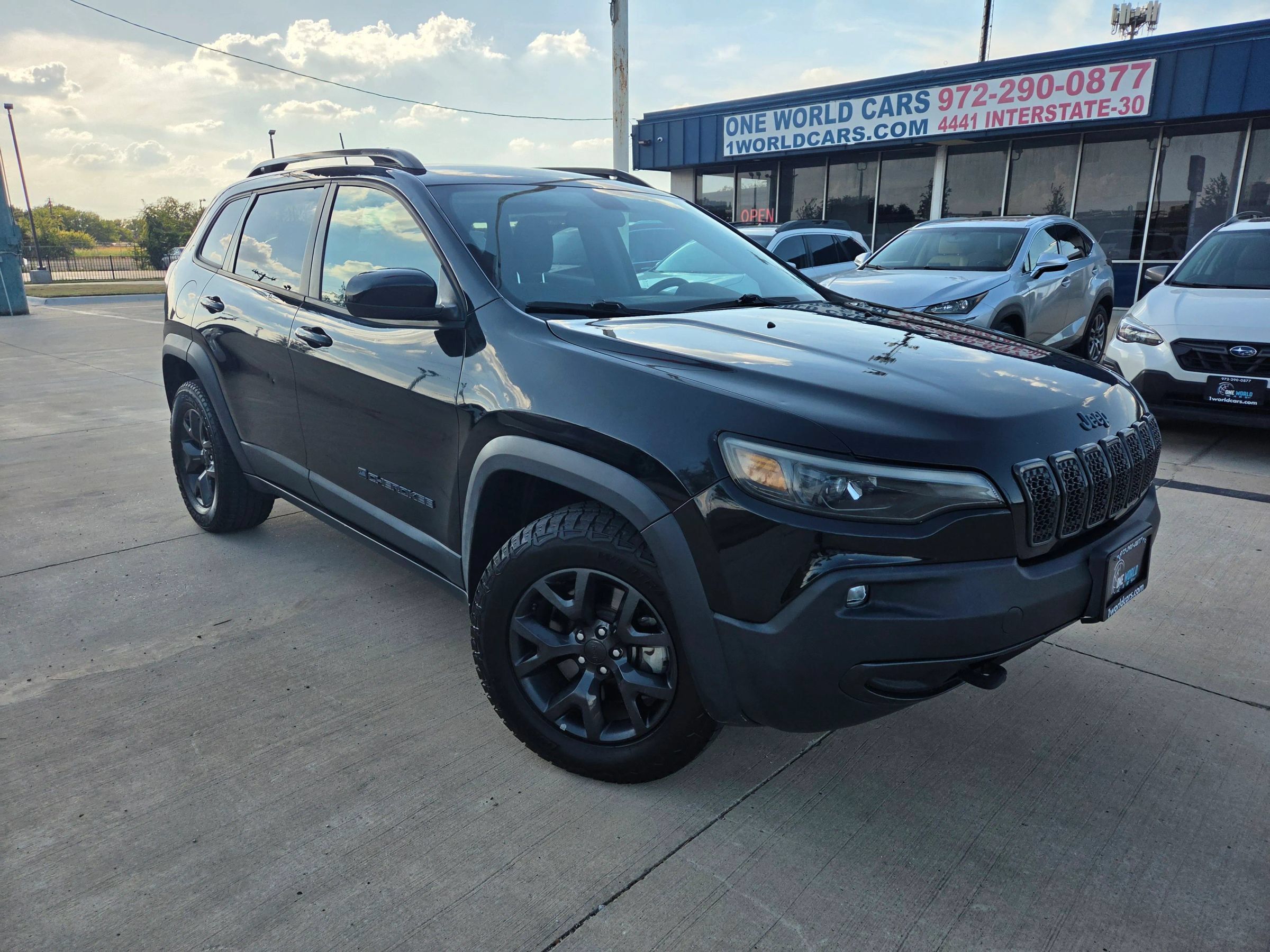 Used 2020 Jeep Cherokee Latitude AWD/4WD image 4