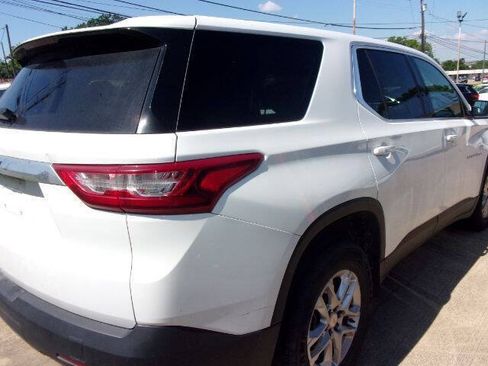 Used 2019 Chevrolet Traverse LS w/ LPO, Floor Liner Package FWD image 8