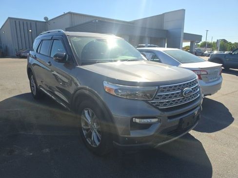 Used 2022 Ford Explorer Limited w/ Equipment Group 301A AWD/4WD image 3