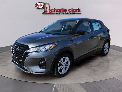 Used 2025 Nissan Kicks Play S FWD image 2
