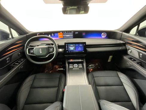 Used 2025 Lincoln Nautilus Premier w/ Equipment Group 102A image 10