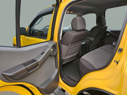 Used 2007 Nissan Xterra S w/ Side & Curtain Airbag Pkg AWD/4WD image 12