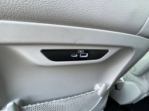 Used 2021 Chrysler Pacifica Touring-L FWD image 26