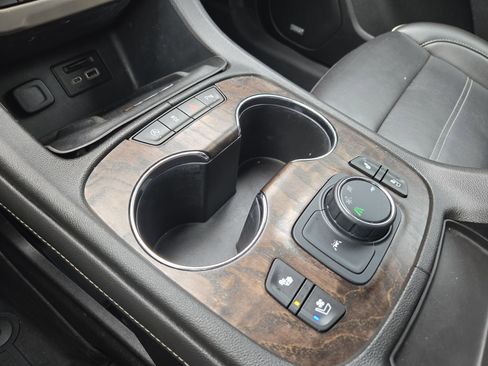 Used 2021 GMC Acadia Denali w/ Denali Technology Package image 23