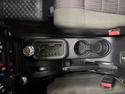 Used 2011 Jeep Wrangler Sahara w/ Connectivity Group AWD/4WD image 18