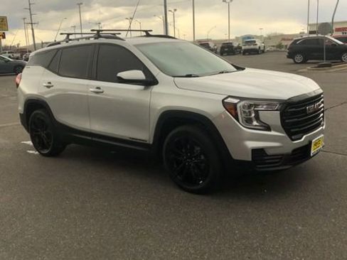 Used 2022 GMC Terrain SLE w/ Elevation Edition AWD/4WD image 2