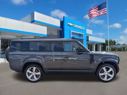 Used 2023 Land Rover Defender 130 First Edition image 3