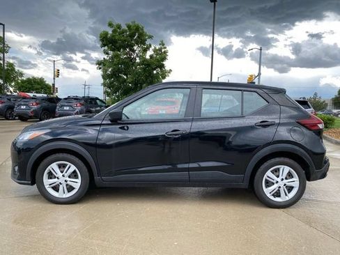 Used 2022 Nissan Kicks S FWD image 2