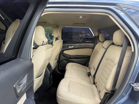 Used 2019 Ford Edge SE image 23