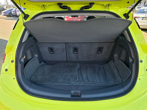 Used 2019 Chevrolet Bolt Premier w/ Infotainment Package image 18