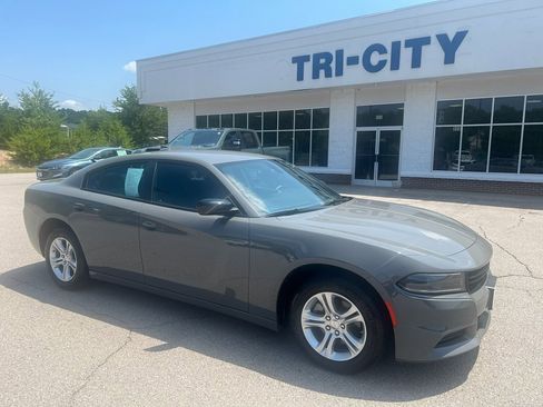 Used 2023 Dodge Charger SXT image 2