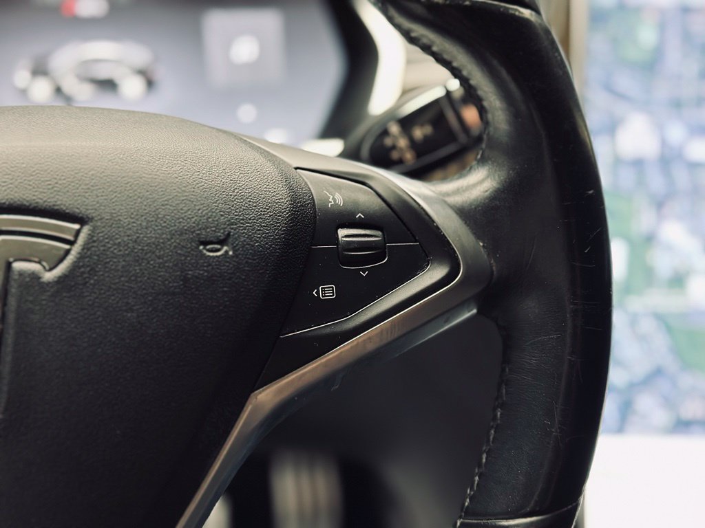 Used 2013 Tesla Model S Performance RWD image 31