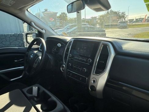 Used 2021 Nissan Titan SV image 13